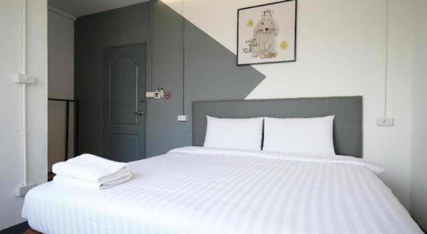 The Rabbit's Hole Hostel Bangkok